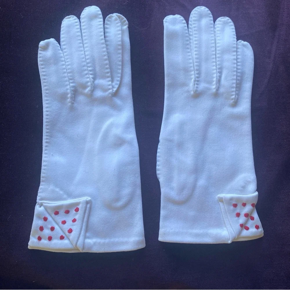 VTG 60’s Retro White Driving Gloves with Red dots! Like New condition! Size 7!